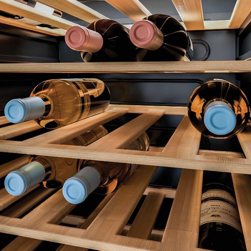 Ripiani in legno della cantina vini EZW150GH