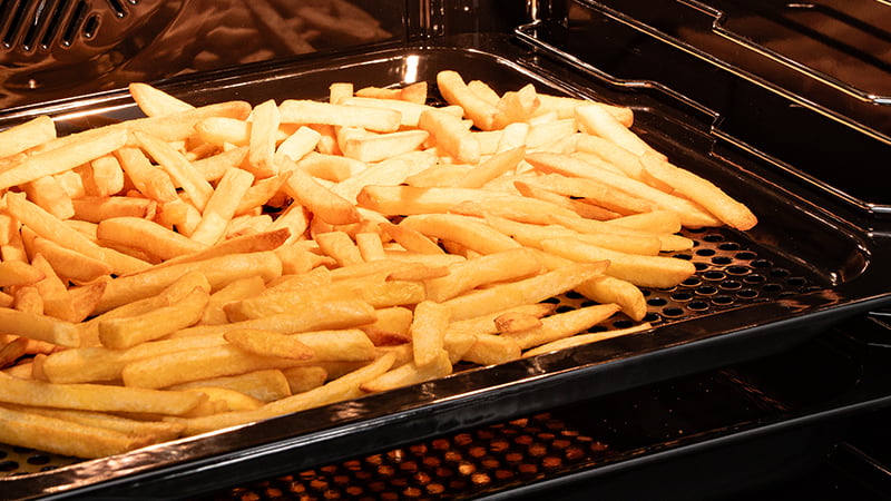Patatine in cottura nel forno con funzione airfry